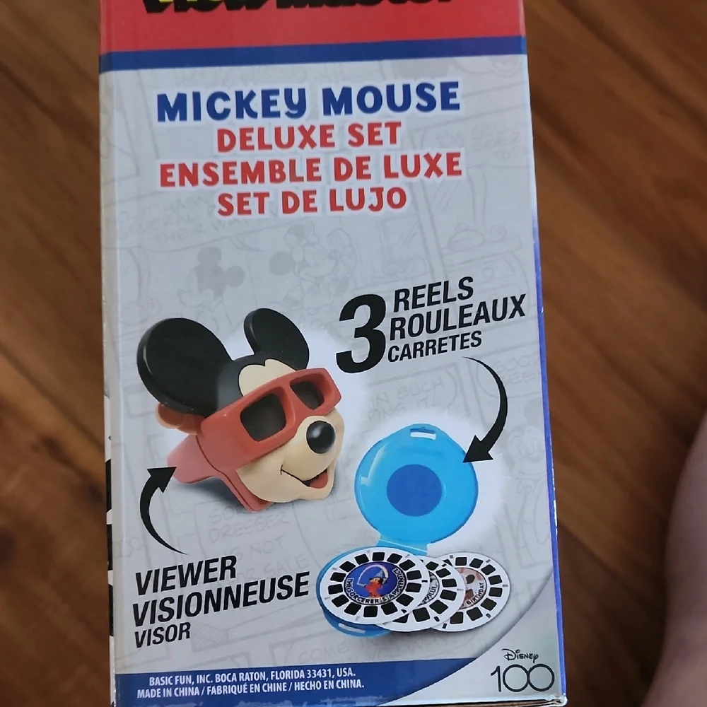3-D Mickey Mouse Deluxe Set - Black and Red